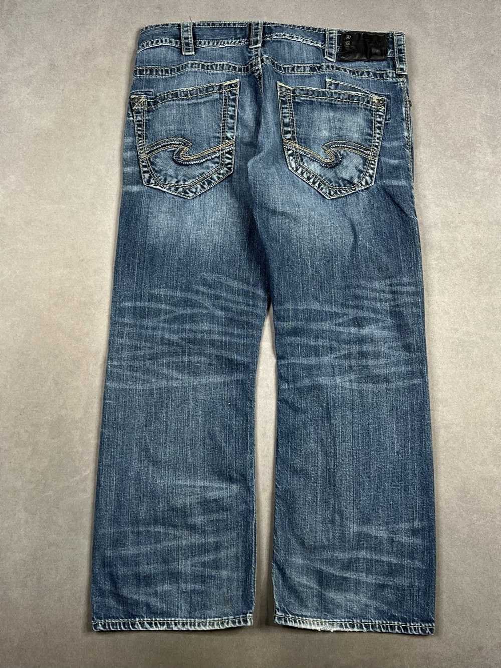 Silver Jeans Co. Zac Relaxed Fit Straight Leg Jeans. Men's Bootcut Jeans Blue